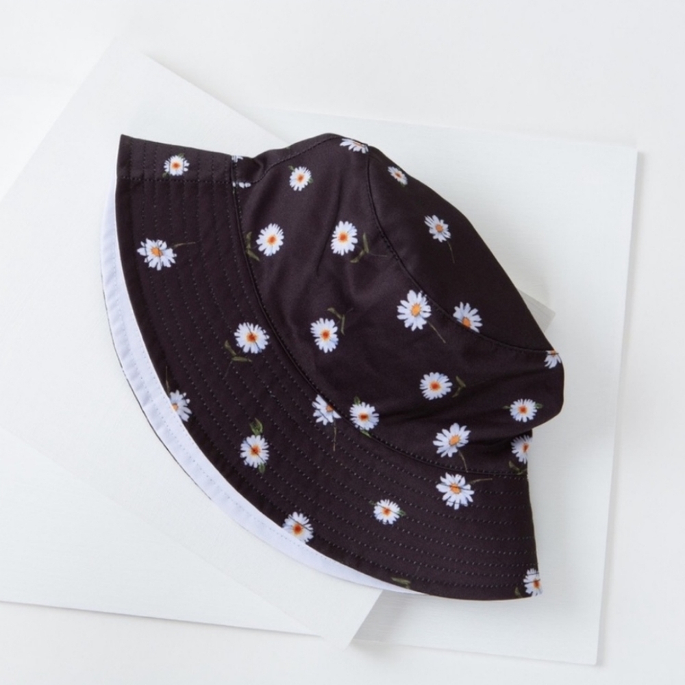 ⭐️40% Off⭐️ Alice + Olivia Daisy Reversible Bucket Hat - Picture 7 of 9